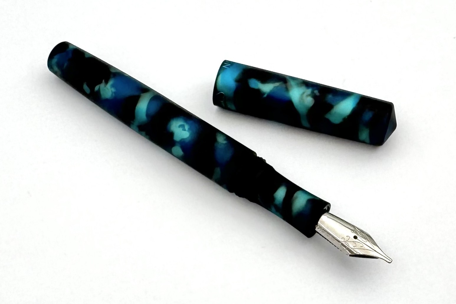 SchonDSGNAnodizedAluminumFullSizedOceanDepthsFP_A